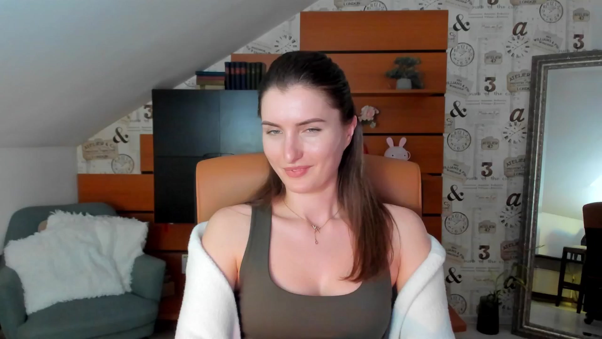 Gallery image thumbnail from EmilysBack's myfreecams stream on, 03/22/2025, 19:34 image 18 of 20