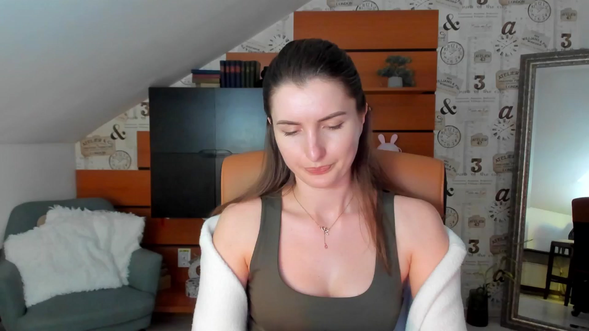 Gallery image thumbnail from EmilysBack's myfreecams stream on, 03/22/2025, 19:34 image 2 of 20