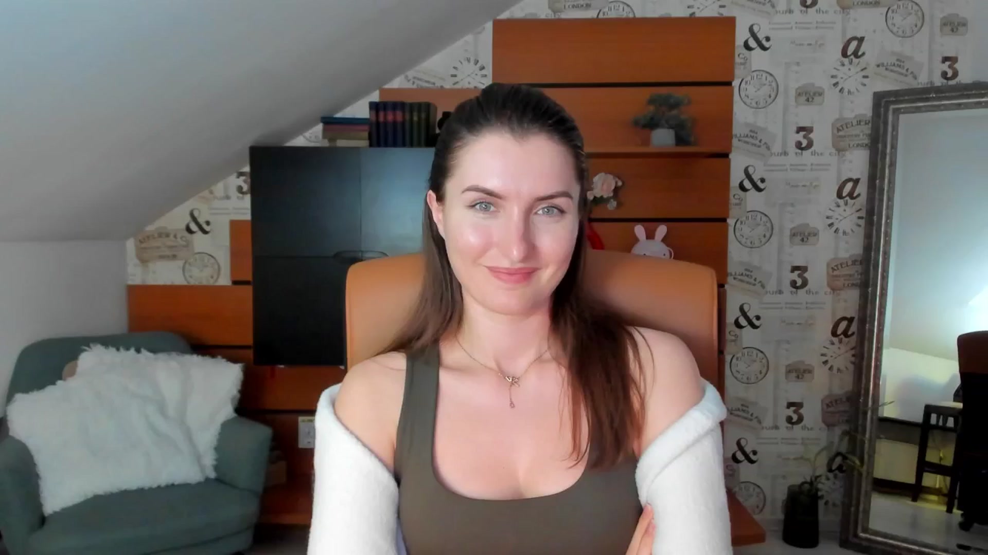 Gallery image thumbnail from EmilysBack's myfreecams stream on, 03/22/2025, 19:34 image 16 of 20
