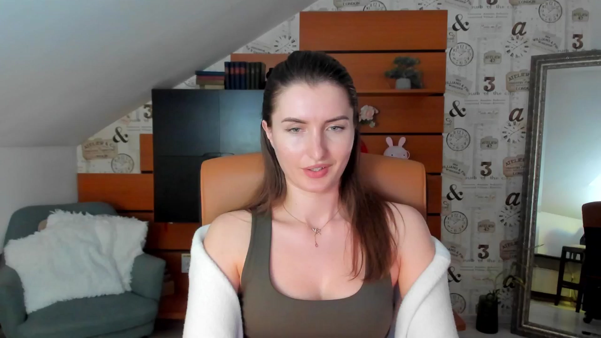 Gallery image thumbnail from EmilysBack's myfreecams stream on, 03/22/2025, 19:34 image 17 of 20