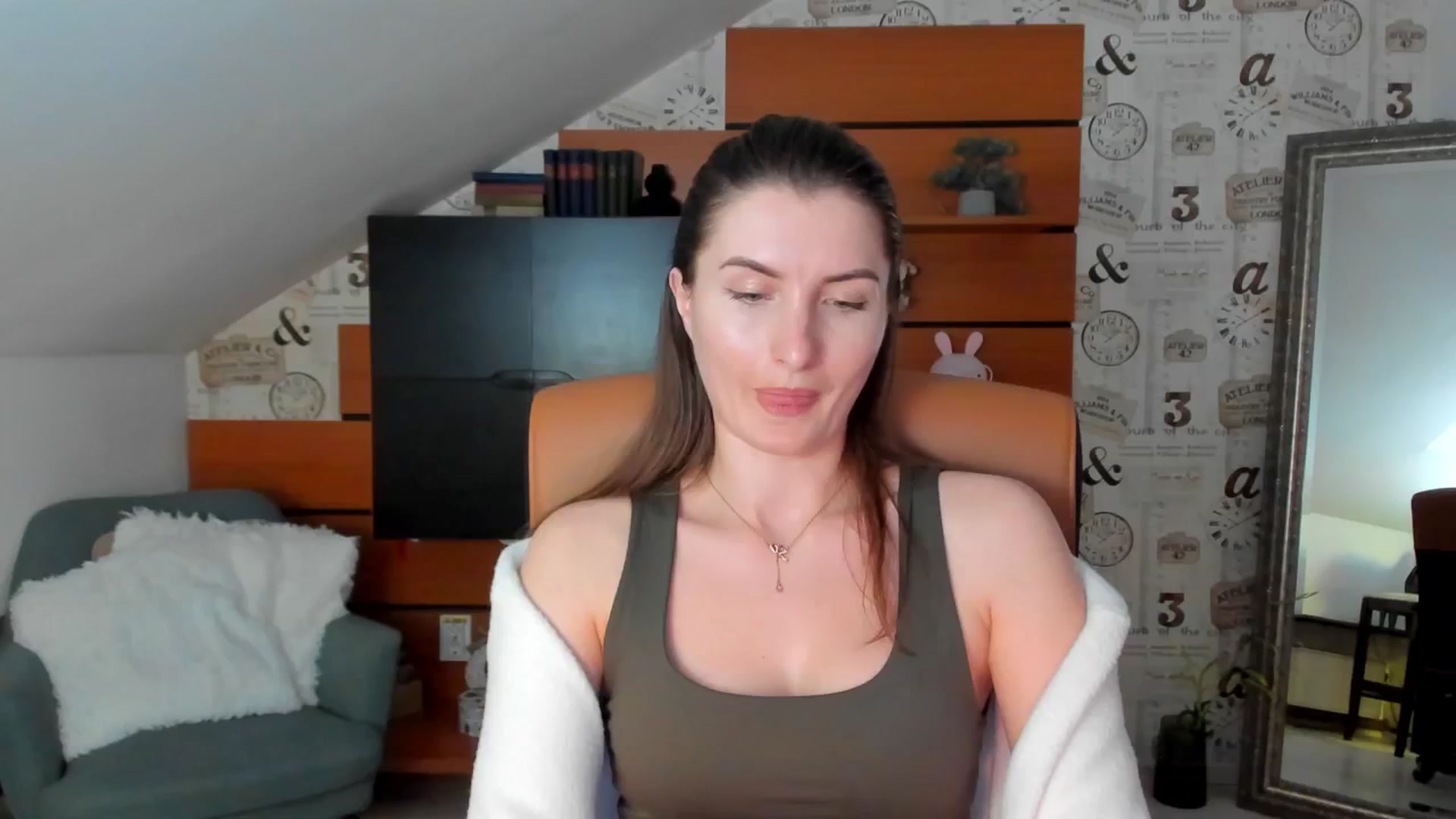 Gallery image thumbnail from EmilysBack's myfreecams stream on, 03/22/2025, 19:34 image 8 of 20