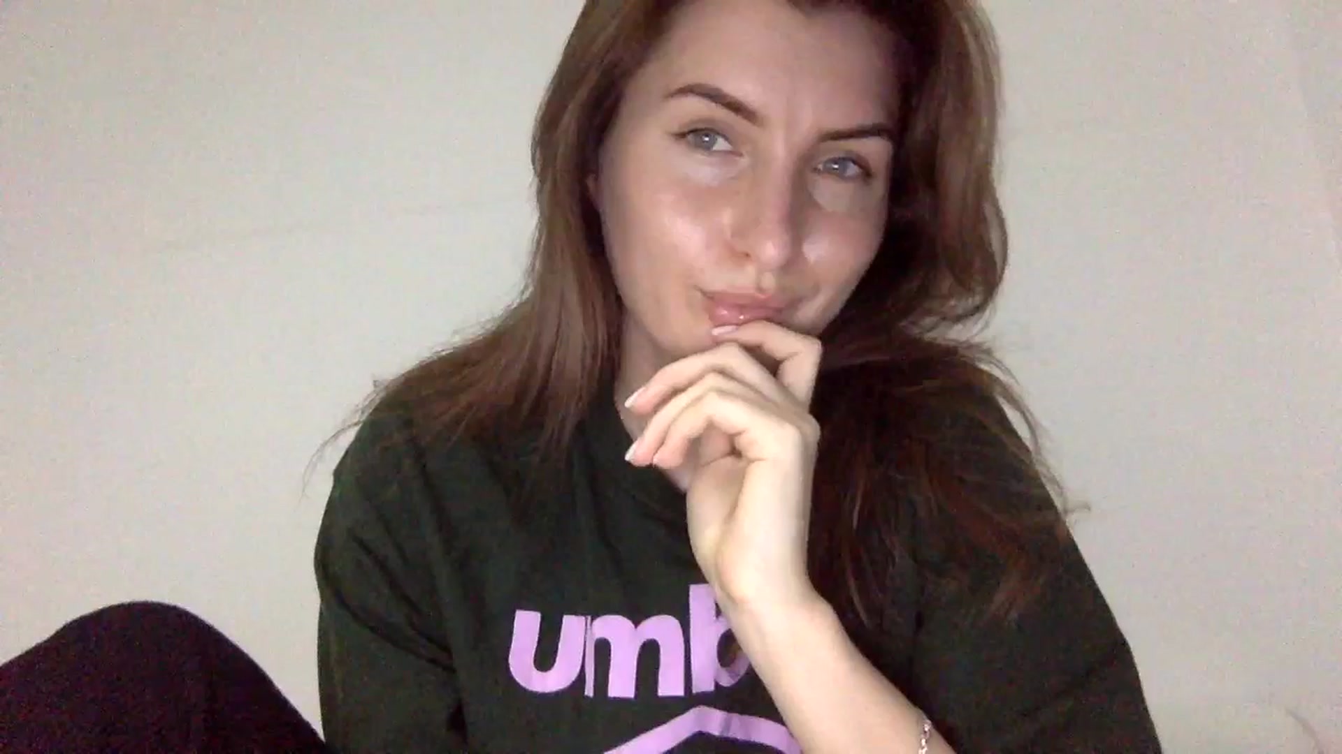 Gallery image thumbnail from EmilysBack's myfreecams stream on, 03/30/2025, 17:14 image 11 of 20