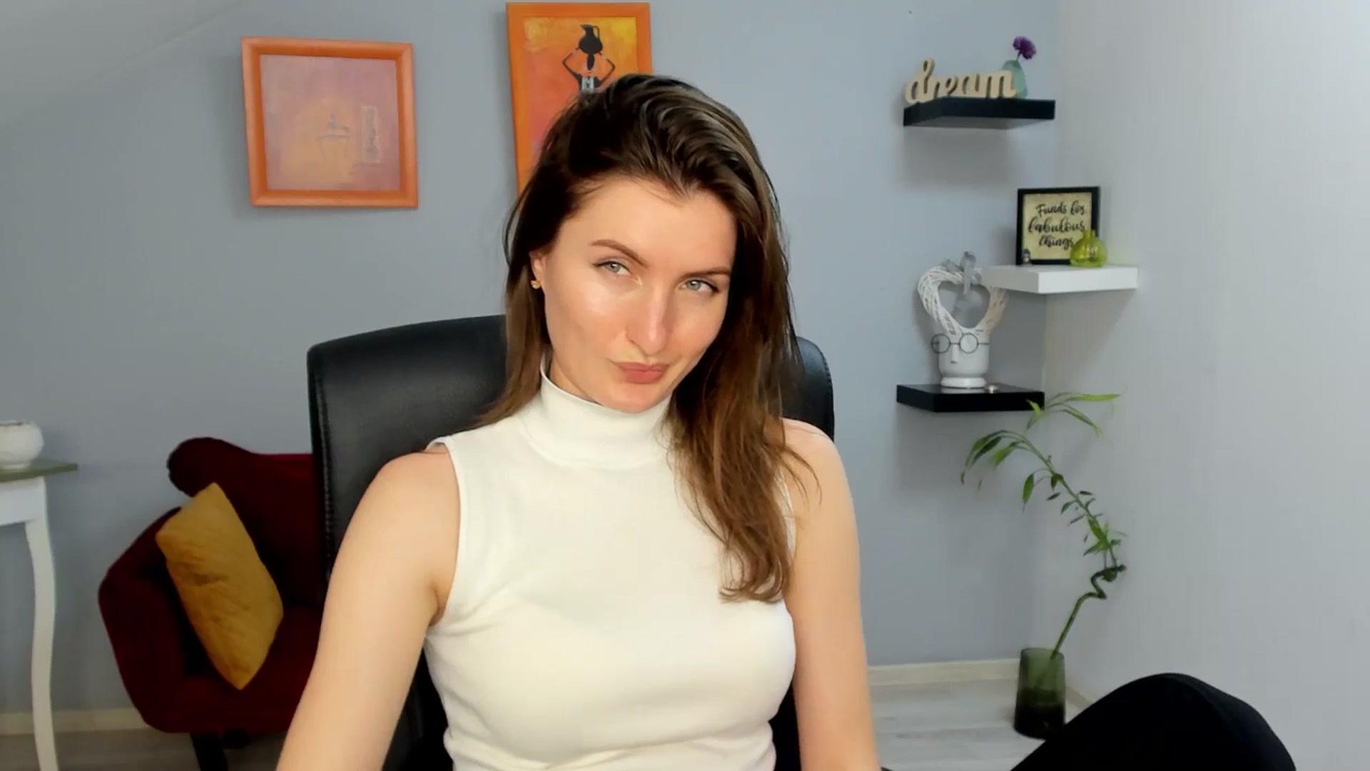 Gallery image thumbnail from EmilysBack's myfreecams stream on, 04/04/2025, 20:26 image 16 of 20