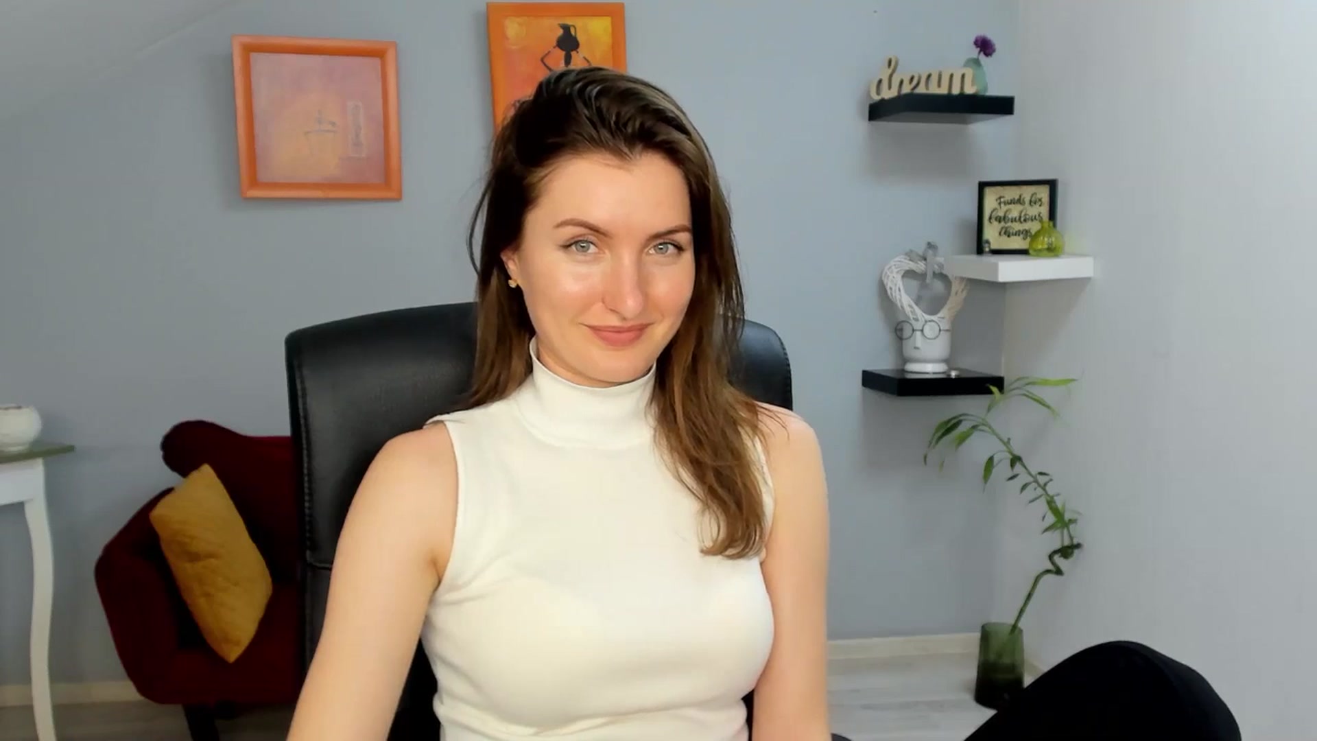 Gallery image thumbnail from EmilysBack's myfreecams stream on, 04/04/2025, 20:26 image 15 of 20
