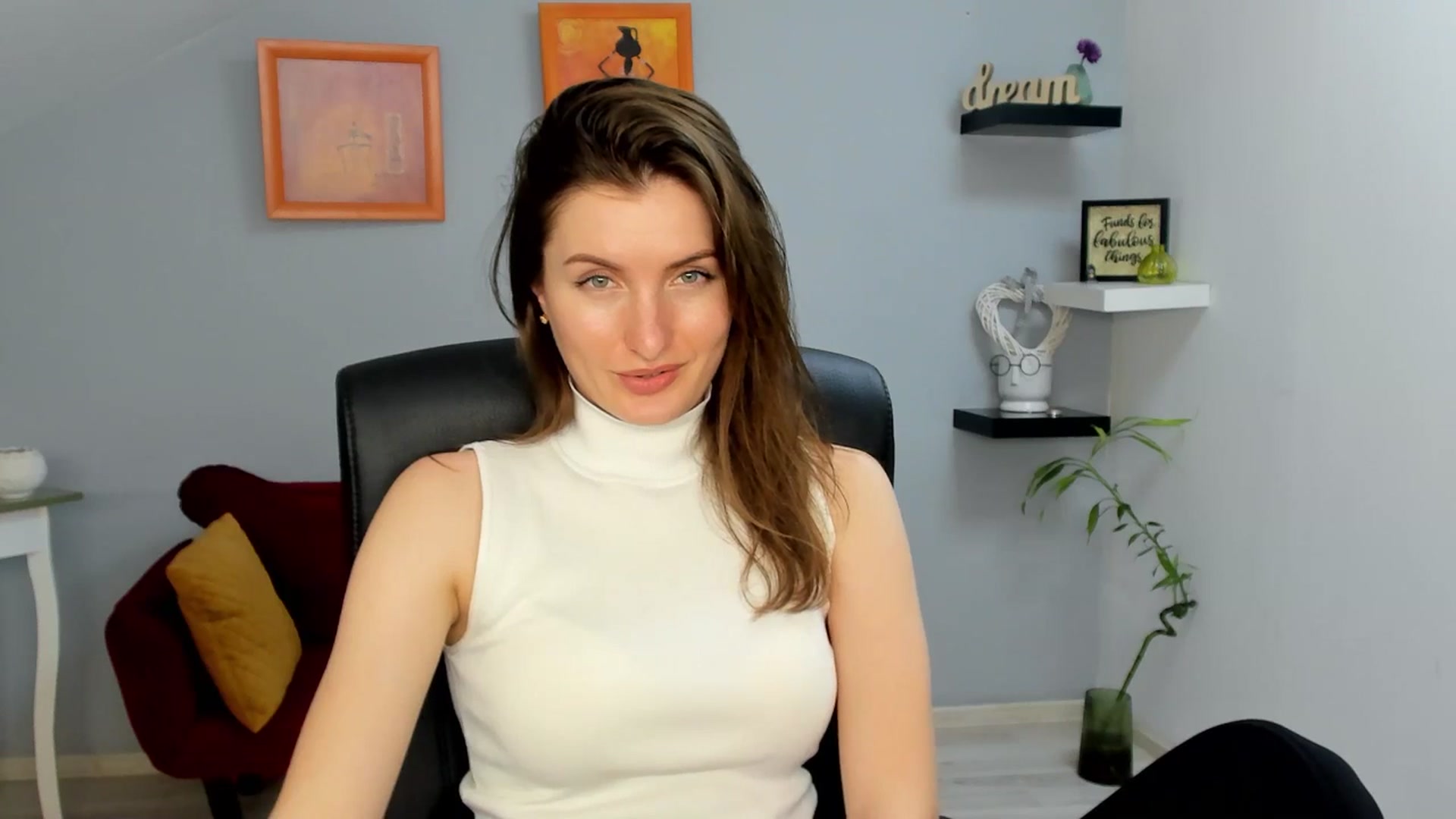 Gallery image thumbnail from EmilysBack's myfreecams stream on, 04/04/2025, 20:26 image 17 of 20