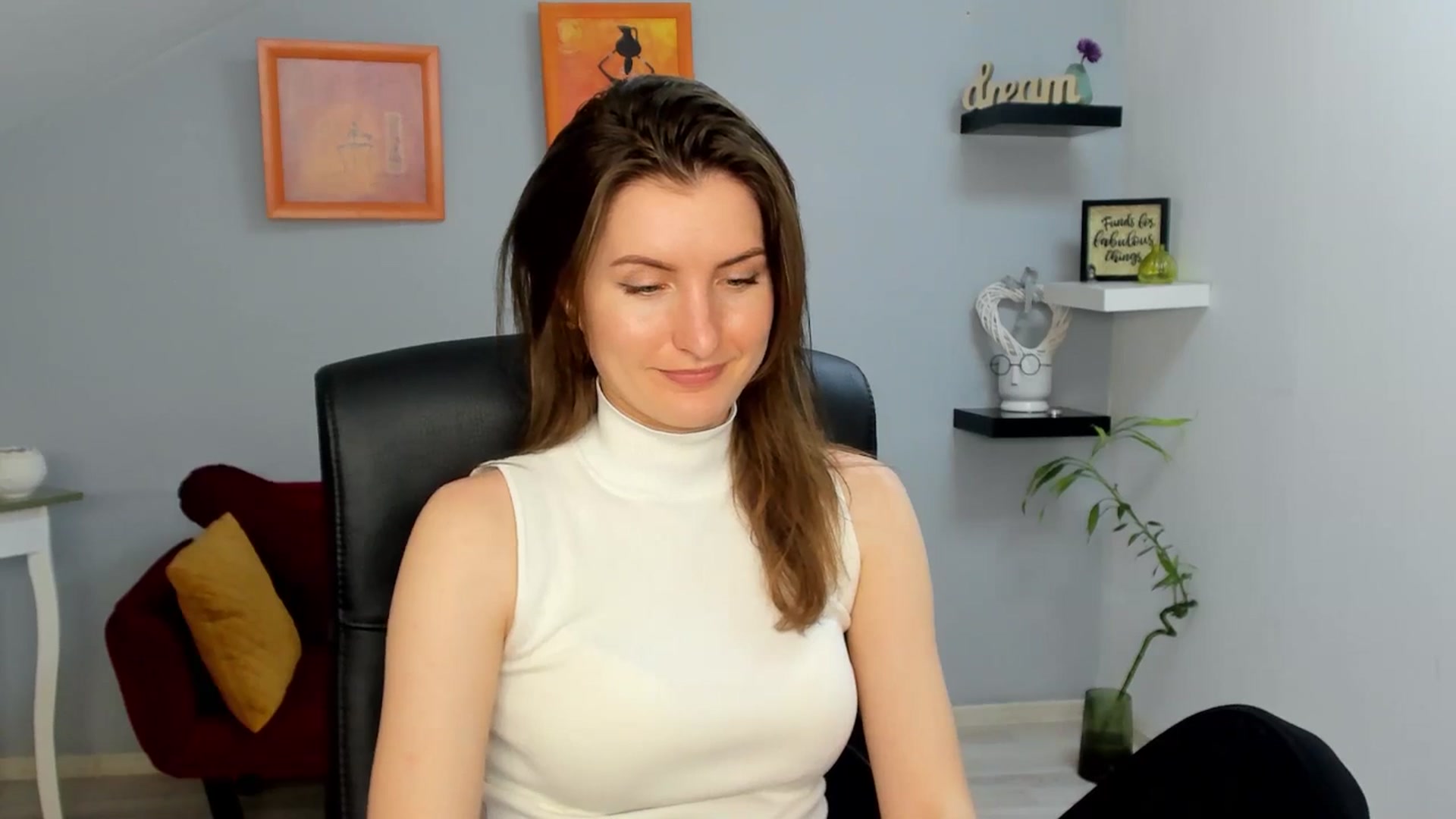 Gallery image thumbnail from EmilysBack's myfreecams stream on, 04/04/2025, 20:26 image 13 of 20