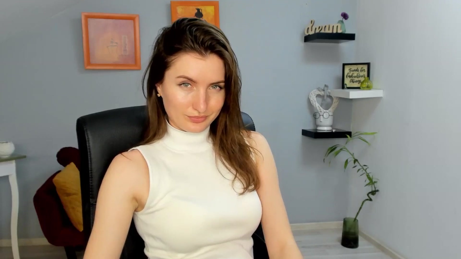 Gallery image thumbnail from EmilysBack's myfreecams stream on, 04/04/2025, 20:26 image 18 of 20