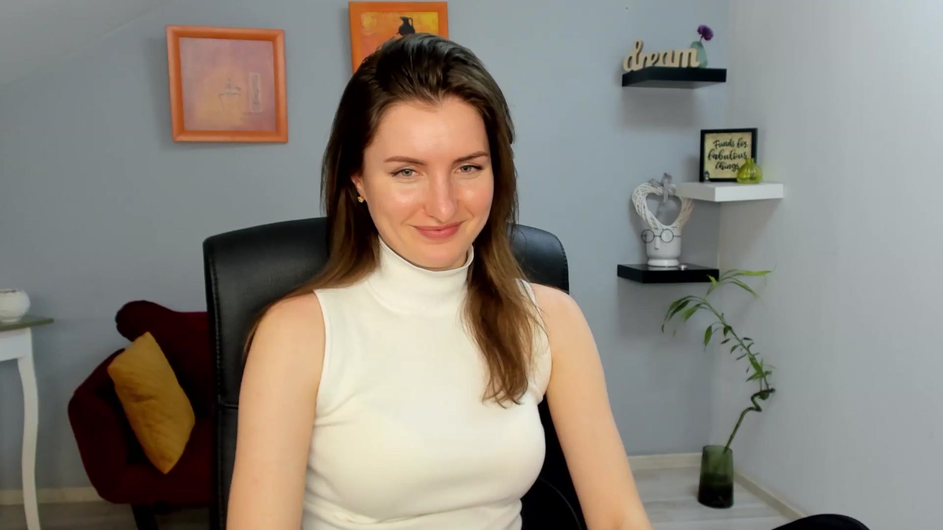 Gallery image thumbnail from EmilysBack's myfreecams stream on, 04/04/2025, 20:26 image 2 of 20