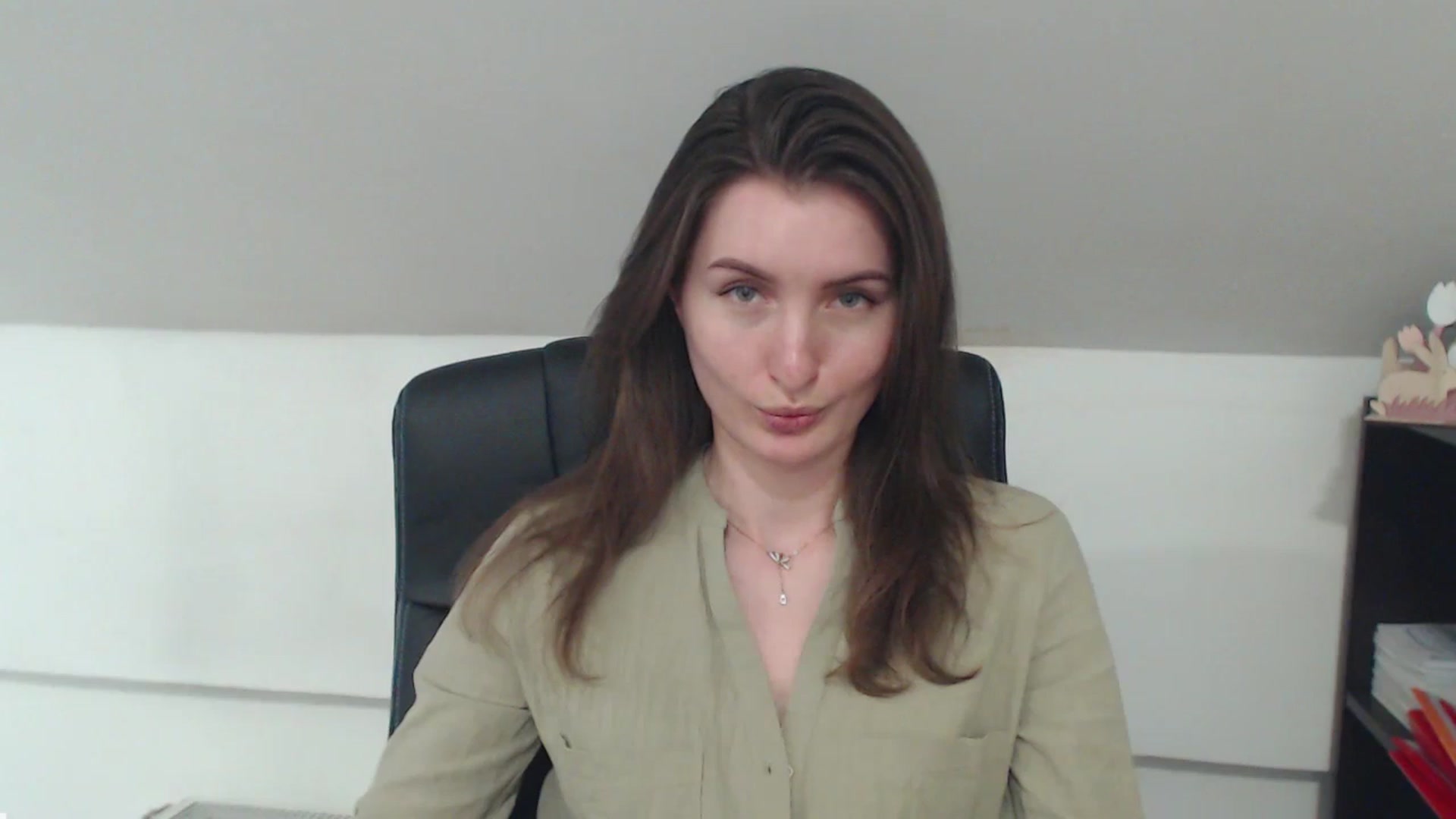 Gallery image thumbnail from EmilysBack's myfreecams stream on, 04/14/2025, 13:06 image 3 of 20