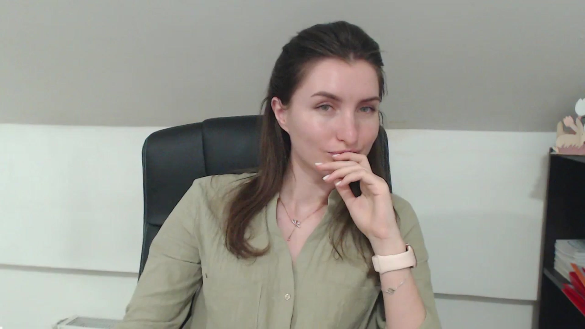 Gallery image thumbnail from EmilysBack's myfreecams stream on, 04/14/2025, 18:24 image 12 of 20