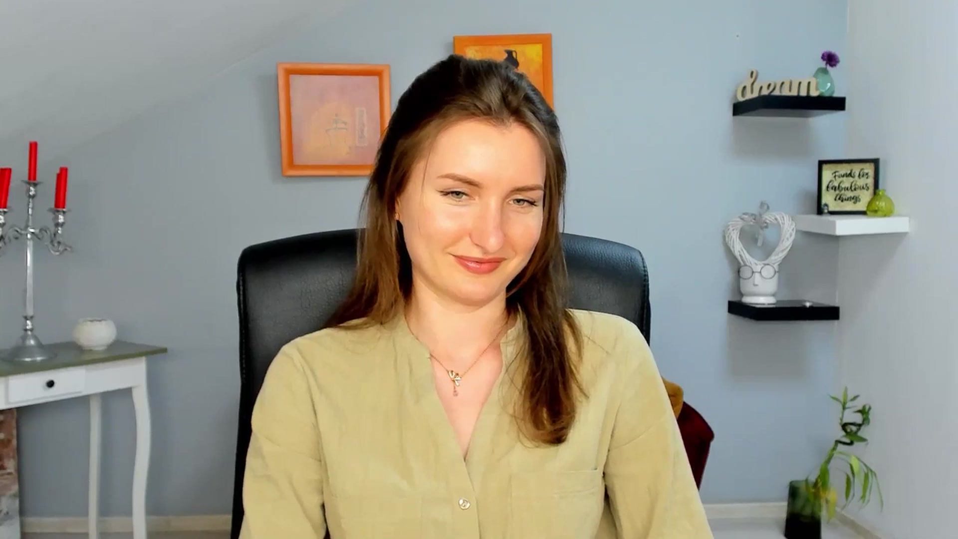 Gallery image thumbnail from EmilysBack's myfreecams stream on, 04/28/2025, 18:26 image 17 of 20