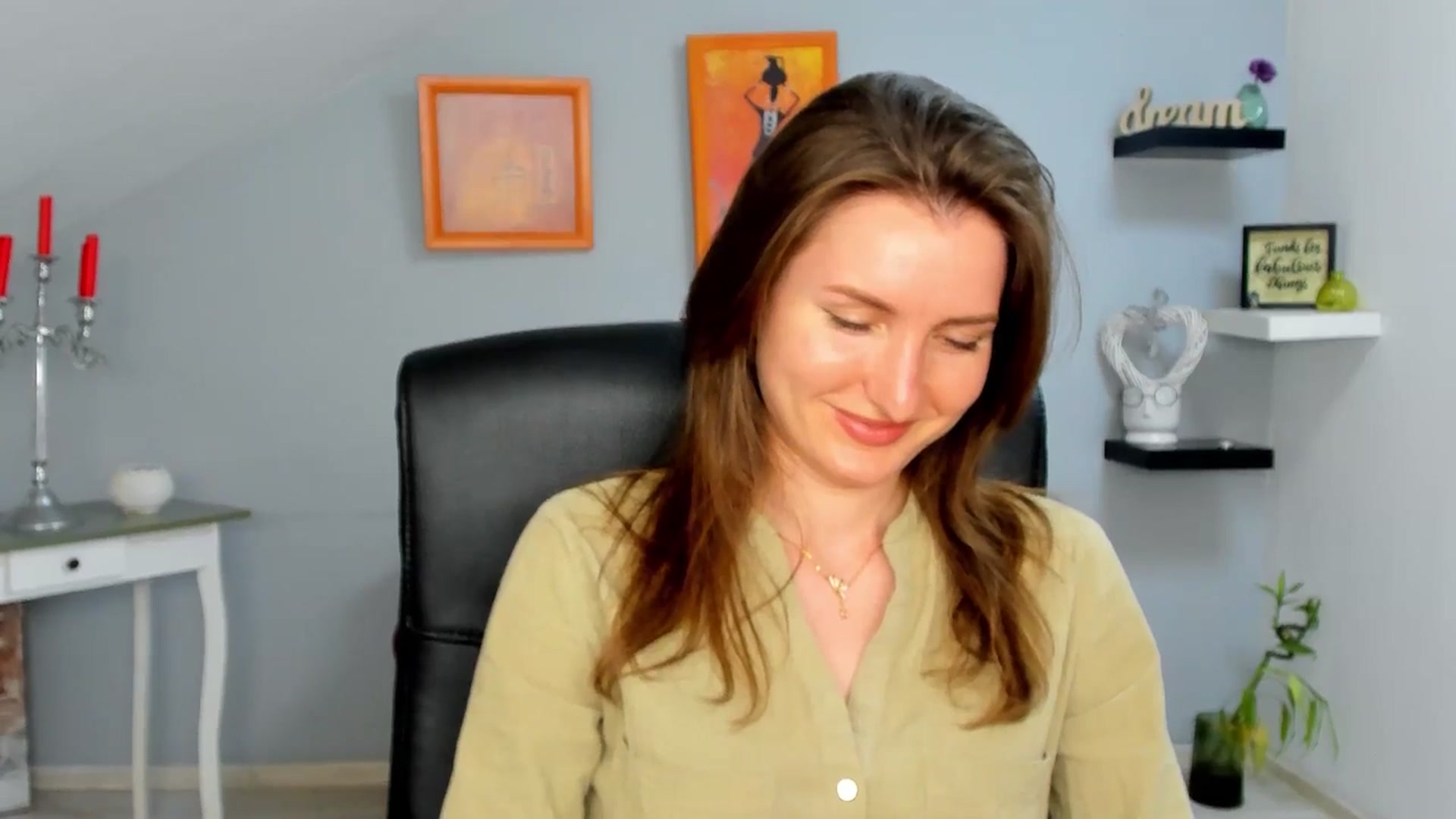 Gallery image thumbnail from EmilysBack's myfreecams stream on, 04/28/2025, 19:07 image 18 of 20