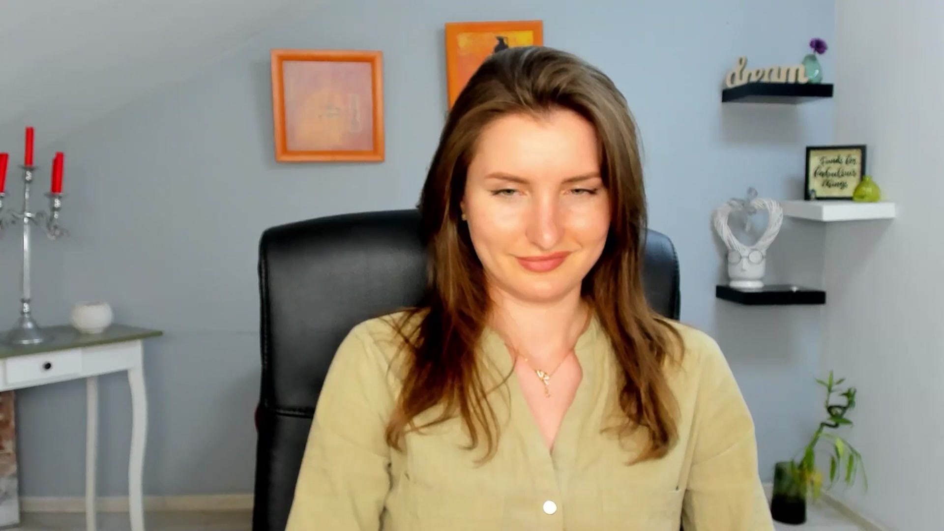 Gallery image thumbnail from EmilysBack's myfreecams stream on, 04/28/2025, 19:07 image 17 of 20