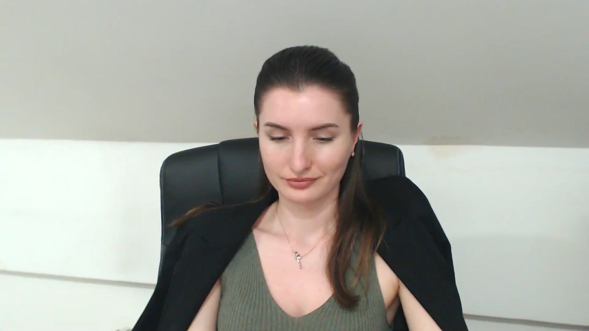 Gallery image thumbnail from EmilysBack's myfreecams stream on, 04/30/2025, 17:58 image 14 of 20