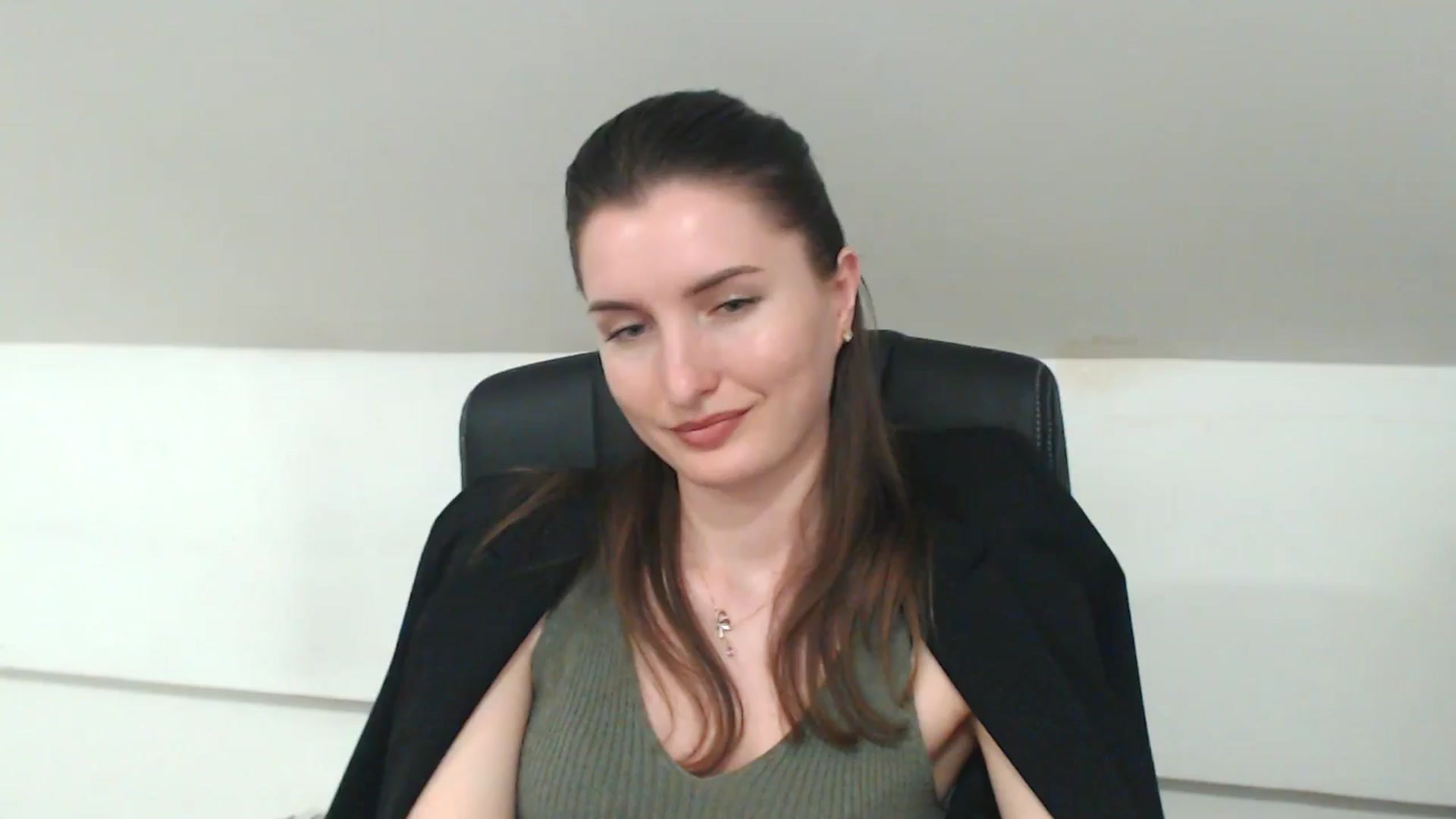 Gallery image thumbnail from EmilysBack's myfreecams stream on, 04/30/2025, 17:58 image 10 of 20