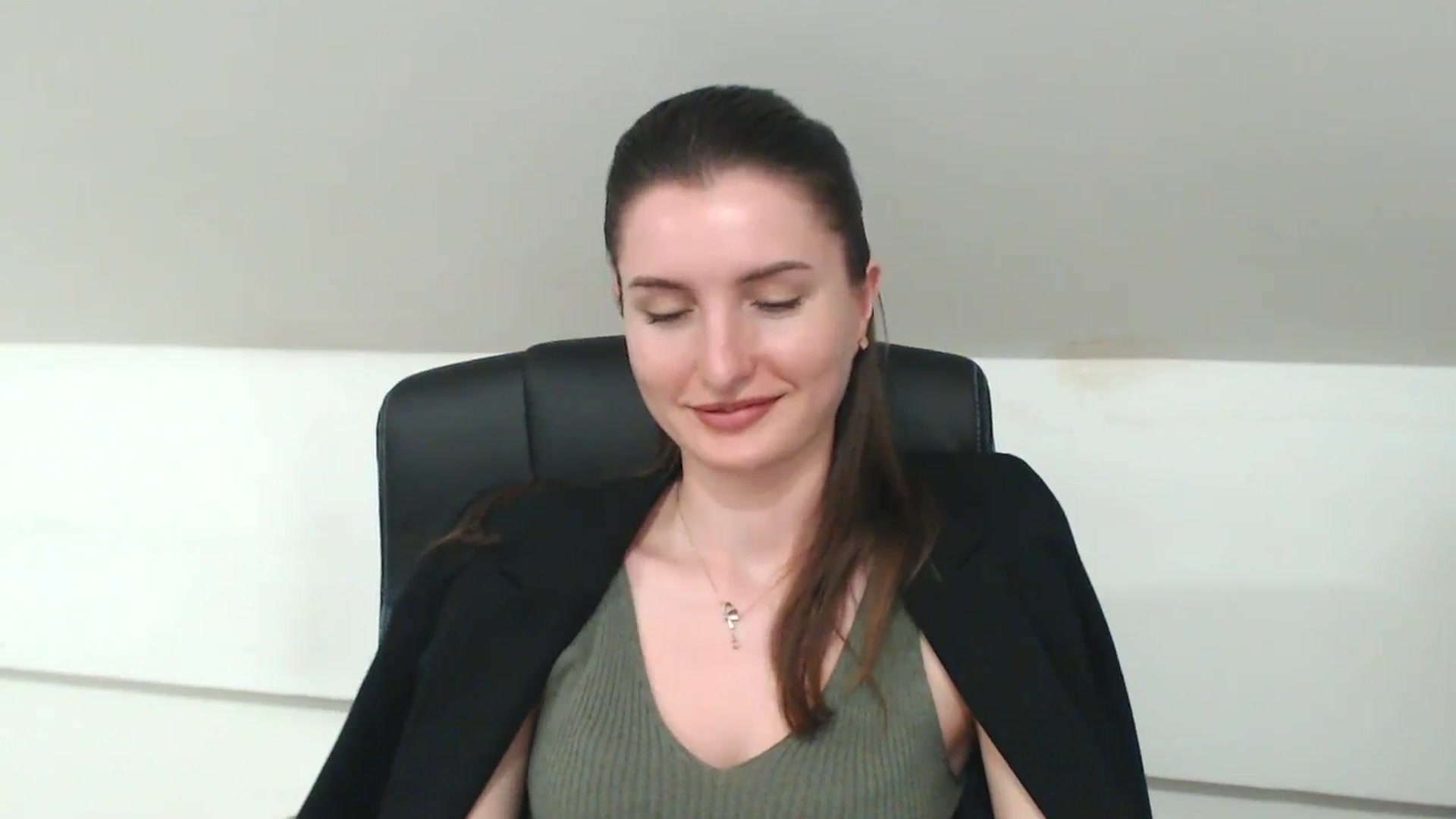 Gallery image thumbnail from EmilysBack's myfreecams stream on, 04/30/2025, 17:58 image 16 of 20