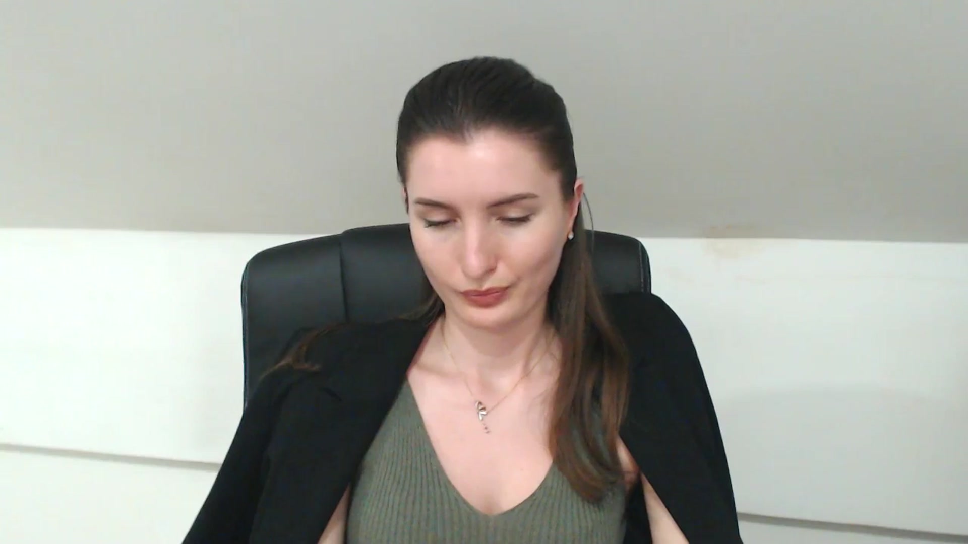 Gallery image thumbnail from EmilysBack's myfreecams stream on, 04/30/2025, 17:58 image 17 of 20