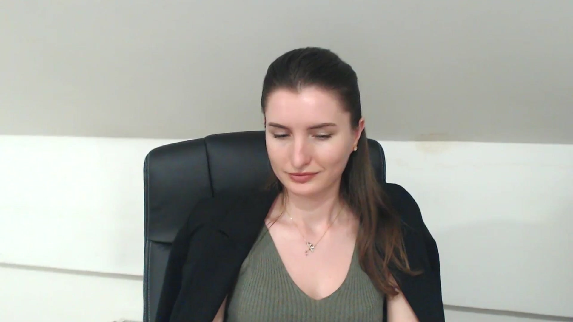 Gallery image thumbnail from EmilysBack's myfreecams stream on, 04/30/2025, 19:08 image 5 of 20
