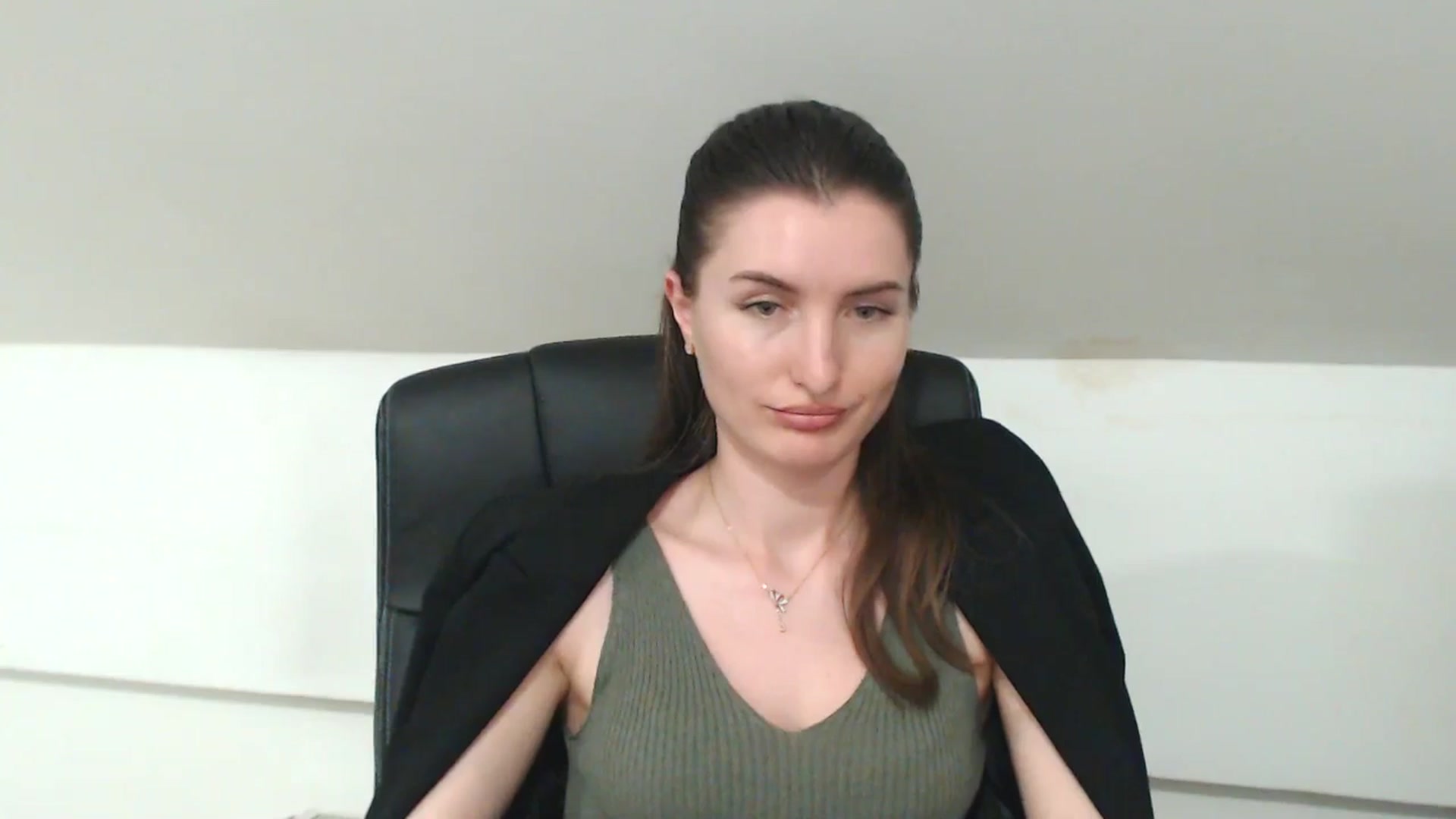 Gallery image thumbnail from EmilysBack's myfreecams stream on, 04/30/2025, 19:08 image 13 of 20