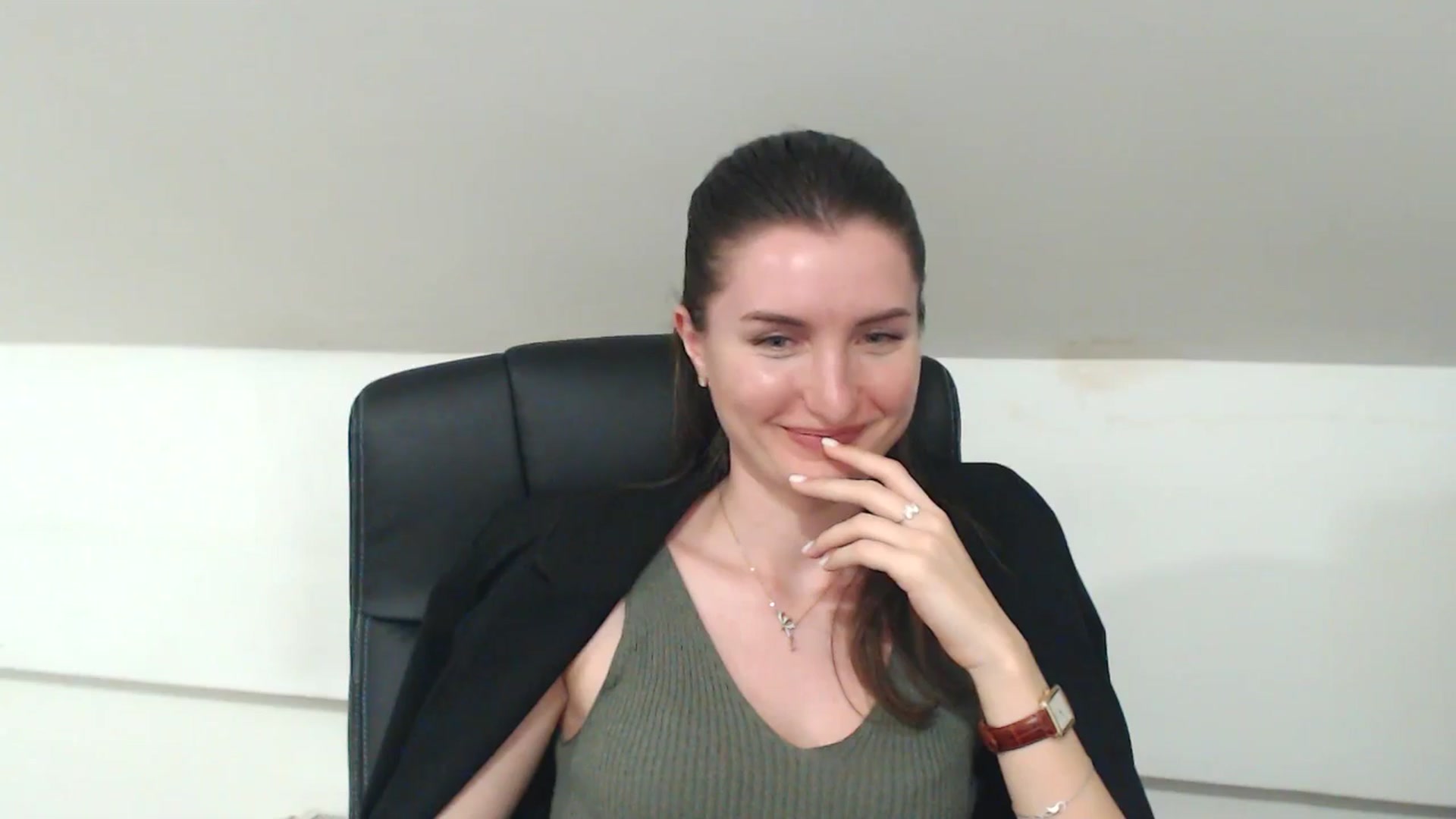 Gallery image thumbnail from EmilysBack's myfreecams stream on, 04/30/2025, 19:08 image 12 of 20