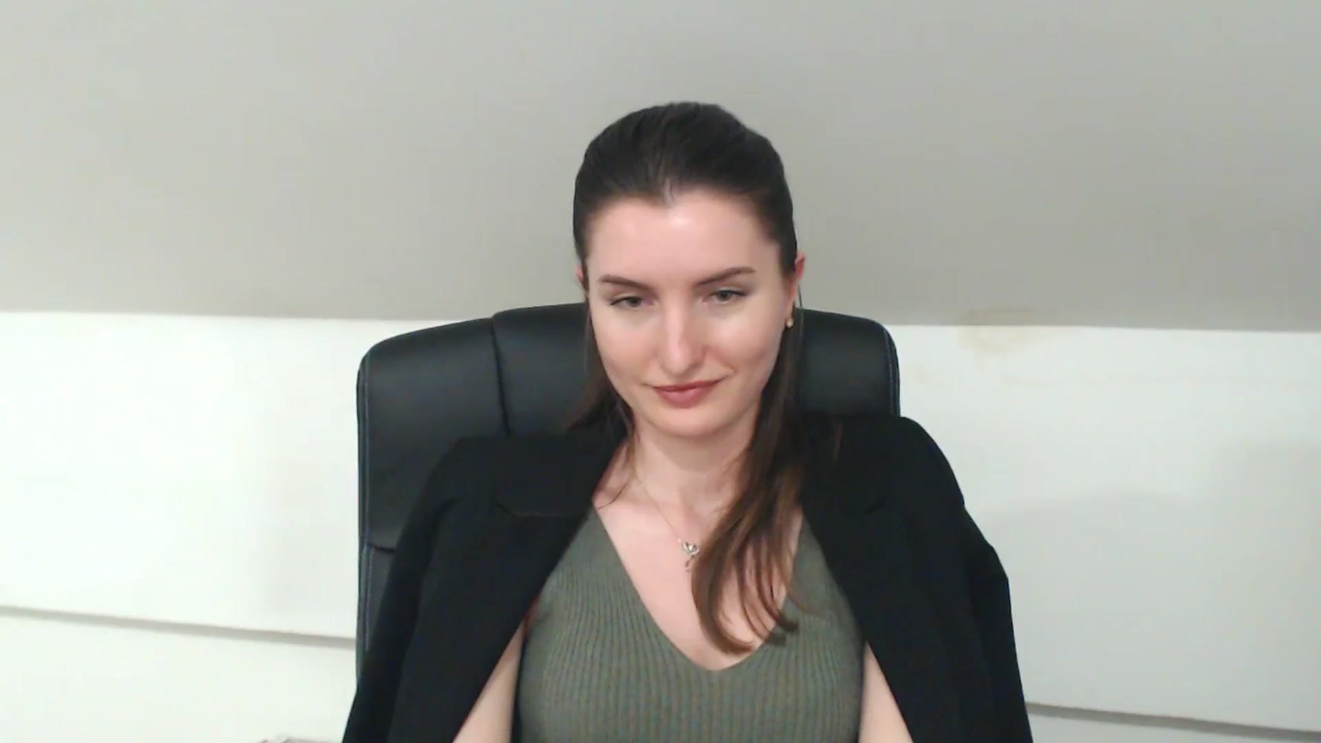 Gallery image thumbnail from EmilysBack's myfreecams stream on, 04/30/2025, 19:08 image 3 of 20
