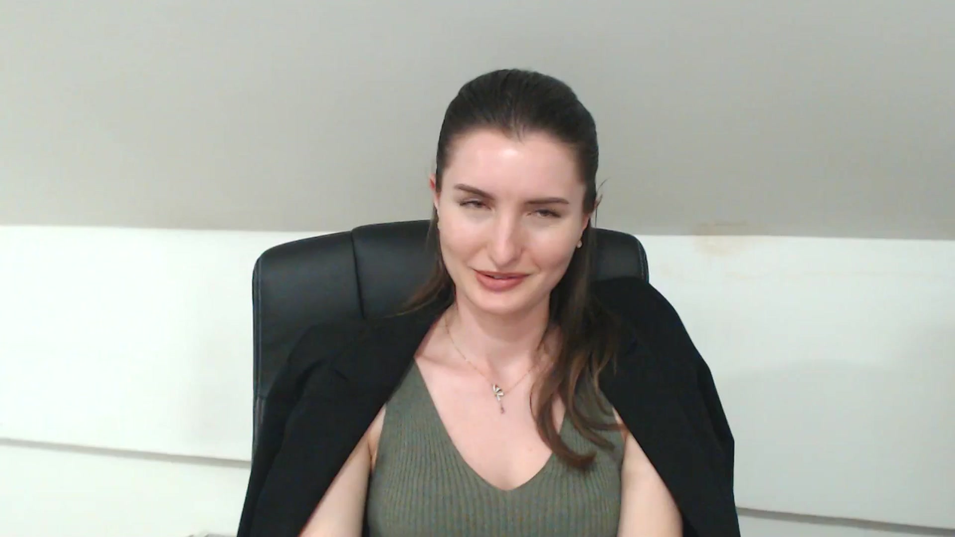 Gallery image thumbnail from EmilysBack's myfreecams stream on, 04/30/2025, 19:08 image 16 of 20