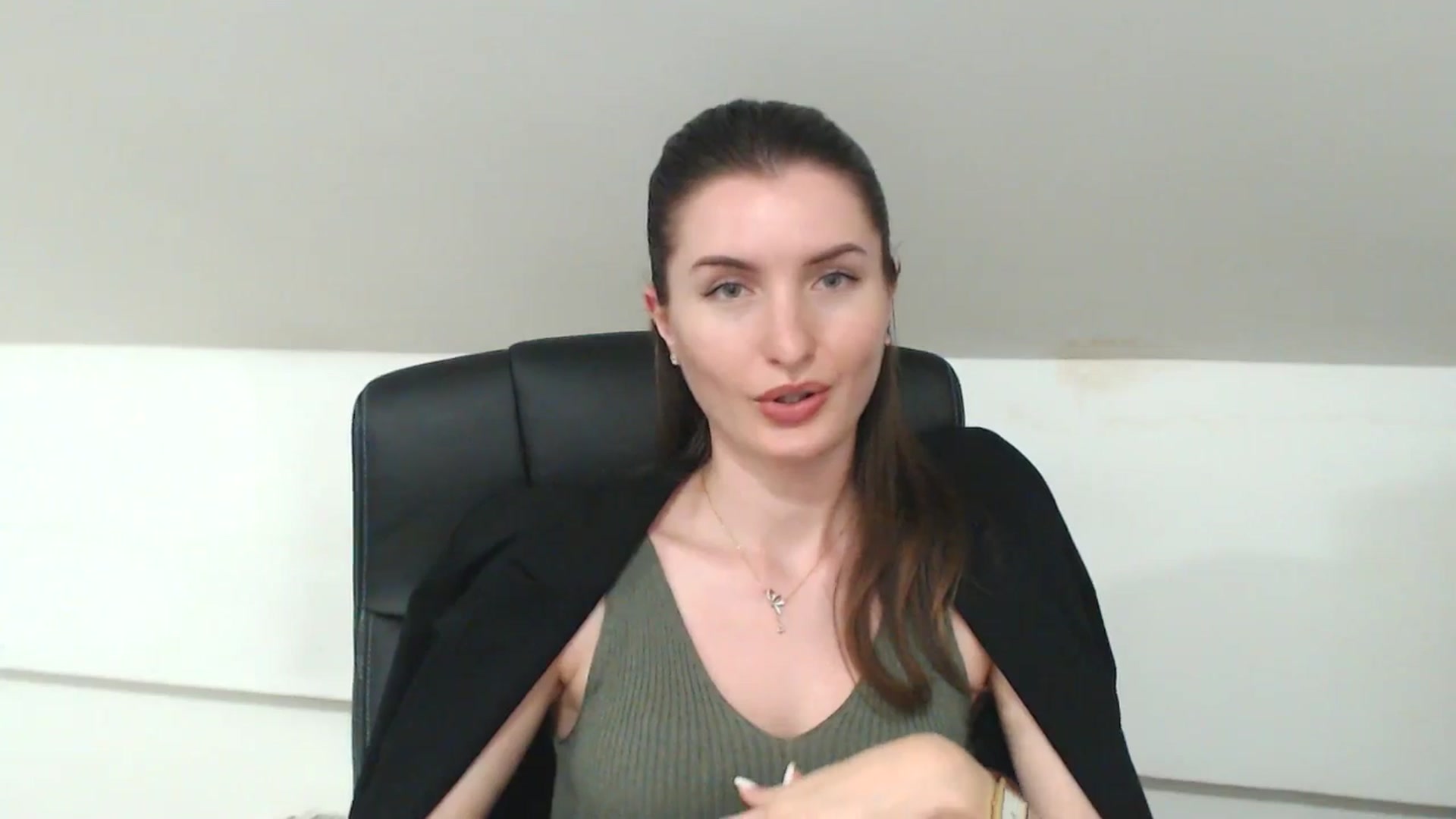 Gallery image thumbnail from EmilysBack's myfreecams stream on, 04/30/2025, 19:08 image 14 of 20