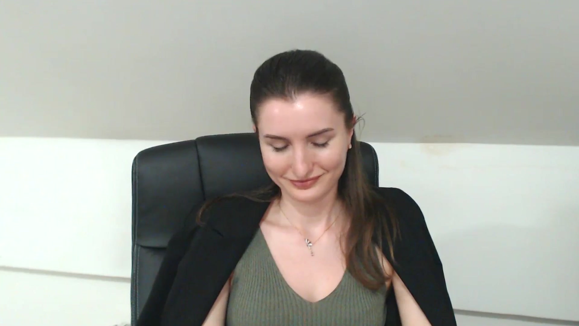 Gallery image thumbnail from EmilysBack's myfreecams stream on, 04/30/2025, 19:08 image 19 of 20