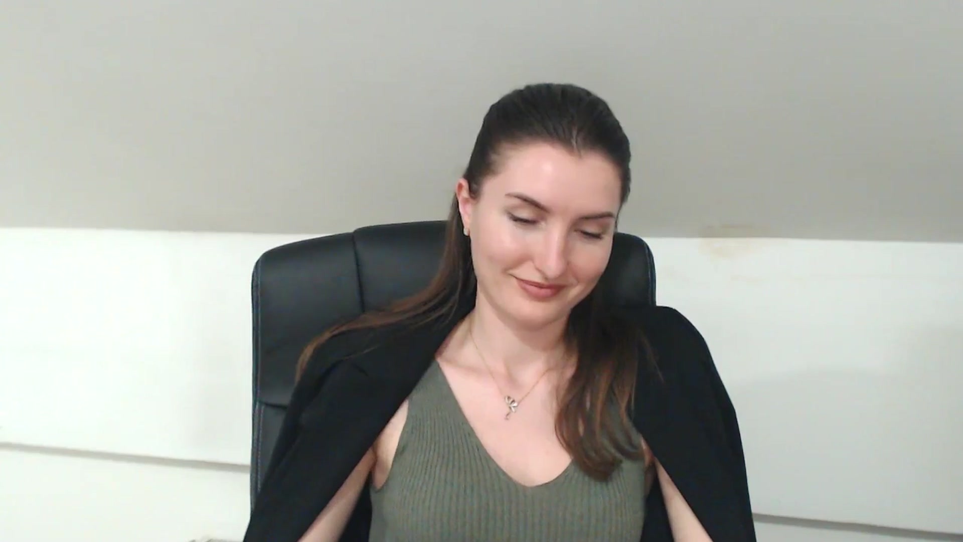 Gallery image thumbnail from EmilysBack's myfreecams stream on, 04/30/2025, 19:08 image 8 of 20