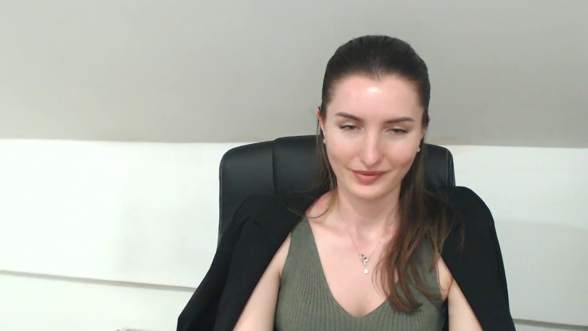 Gallery image thumbnail from EmilysBack's myfreecams stream on, 04/30/2025, 19:27 image 16 of 20