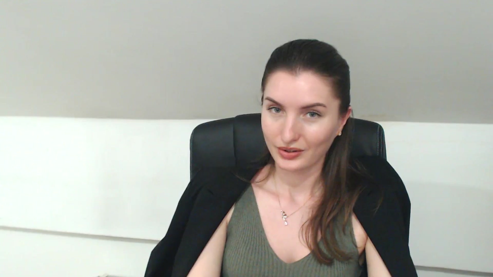 Gallery image thumbnail from EmilysBack's myfreecams stream on, 04/30/2025, 19:27 image 11 of 20