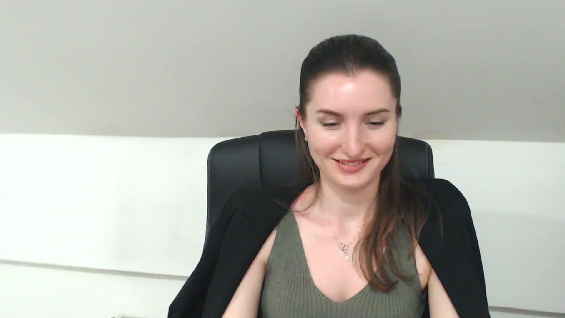 Gallery image thumbnail from EmilysBack's myfreecams stream on, 04/30/2025, 19:27 image 18 of 20