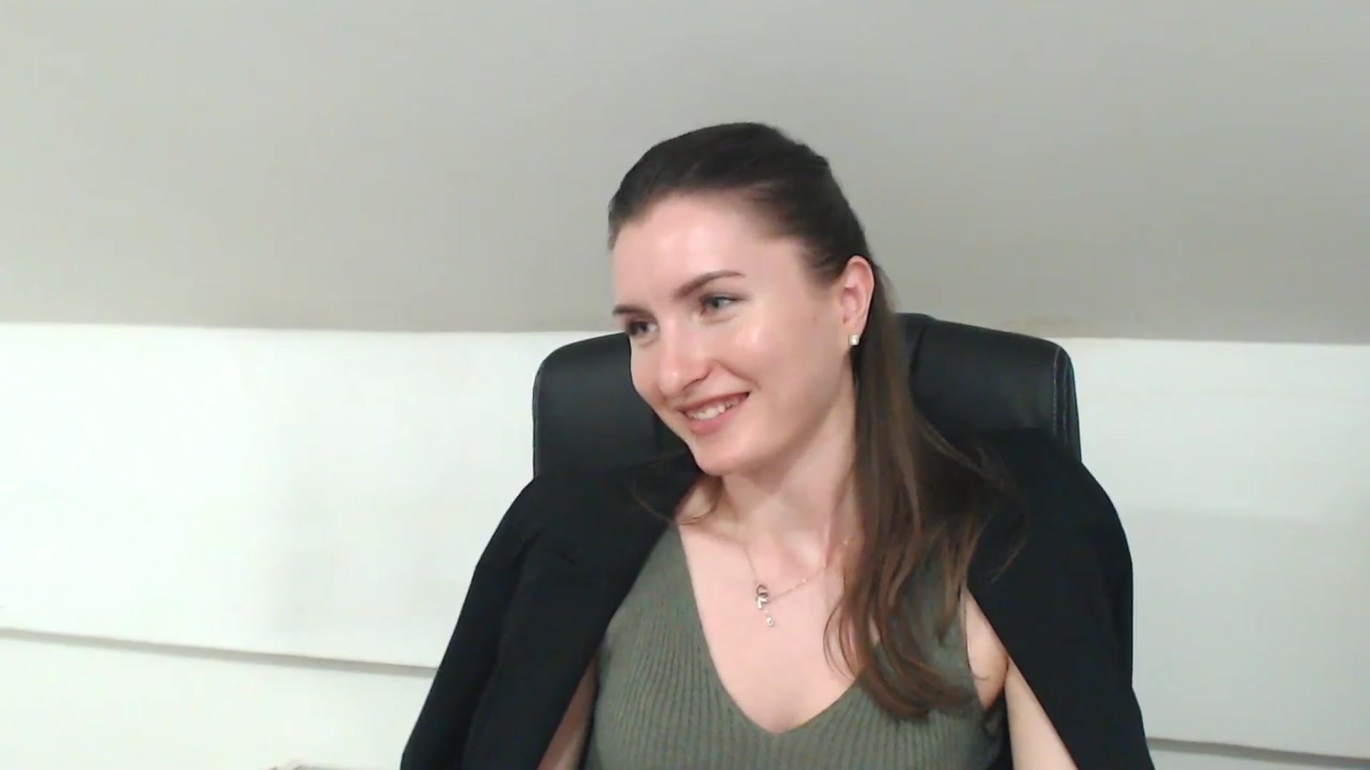Gallery image thumbnail from EmilysBack's myfreecams stream on, 04/30/2025, 19:27 image 7 of 20