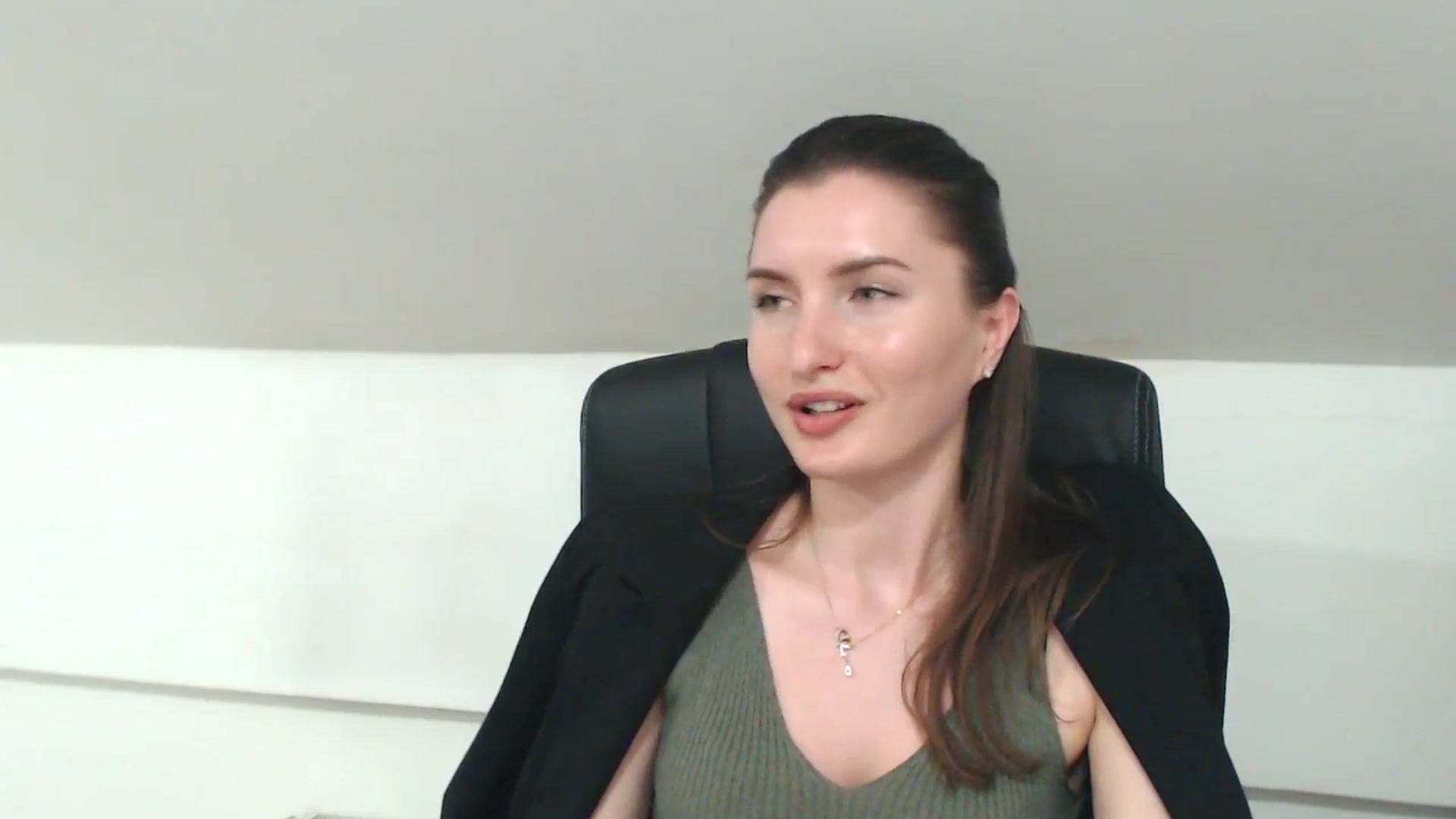 Gallery image thumbnail from EmilysBack's myfreecams stream on, 04/30/2025, 19:27 image 6 of 20