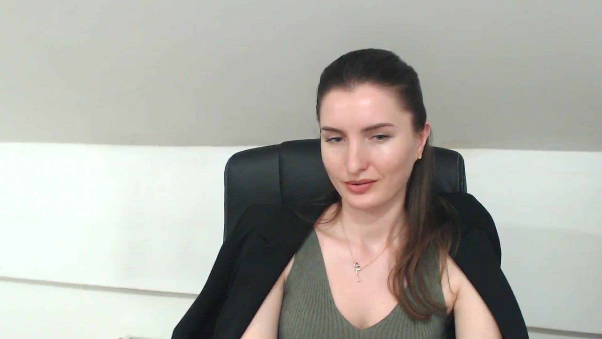 Gallery image thumbnail from EmilysBack's myfreecams stream on, 04/30/2025, 19:27 image 3 of 20