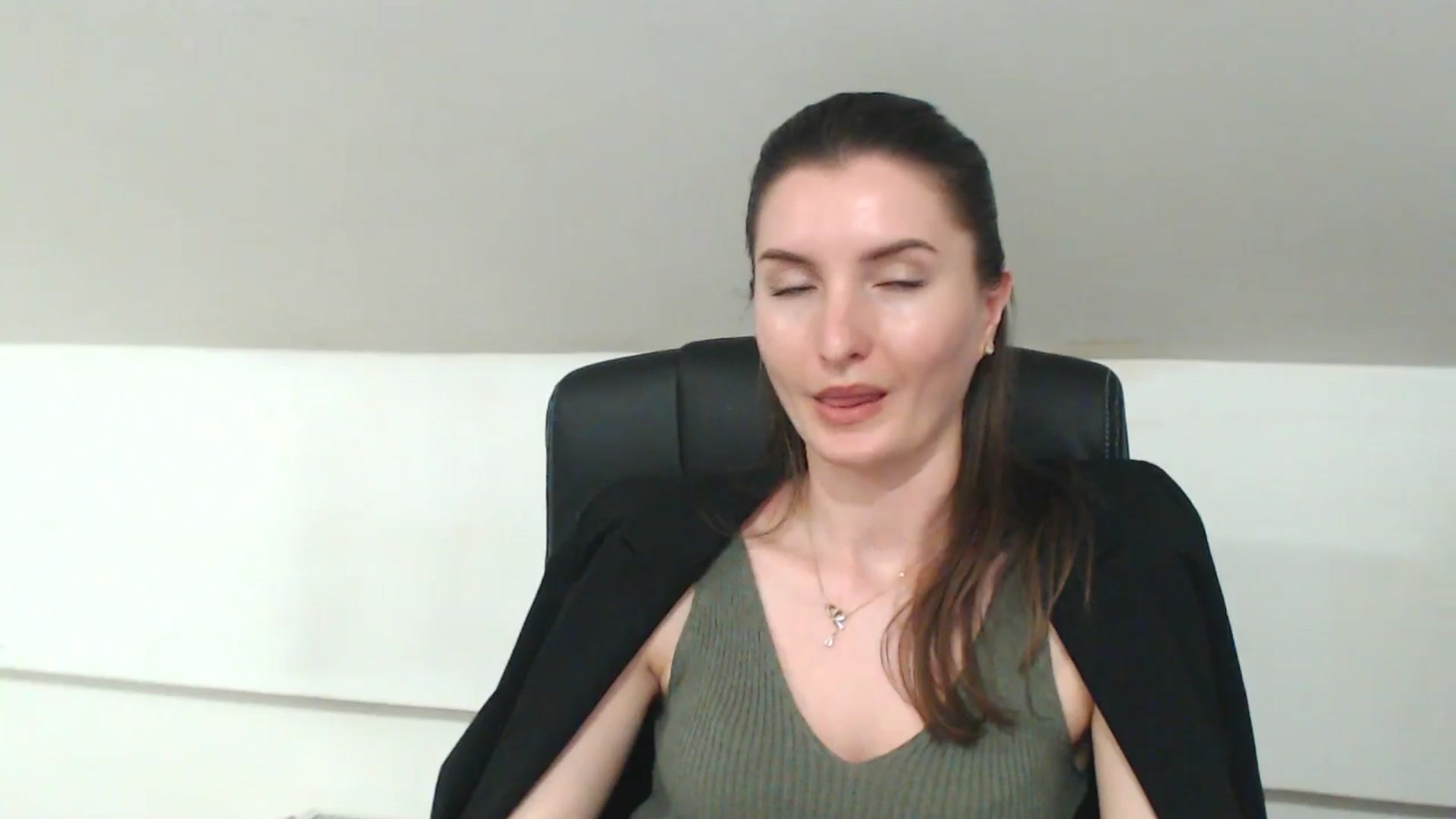 Gallery image thumbnail from EmilysBack's myfreecams stream on, 04/30/2025, 19:27 image 15 of 20