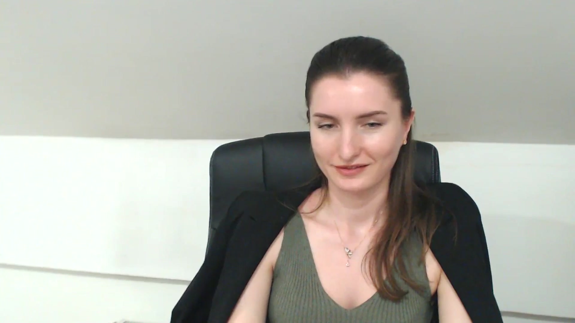 Gallery image thumbnail from EmilysBack's myfreecams stream on, 04/30/2025, 19:27 image 19 of 20