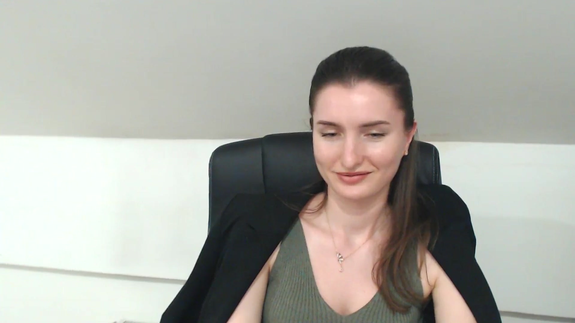 Gallery image thumbnail from EmilysBack's myfreecams stream on, 04/30/2025, 19:27 image 2 of 20