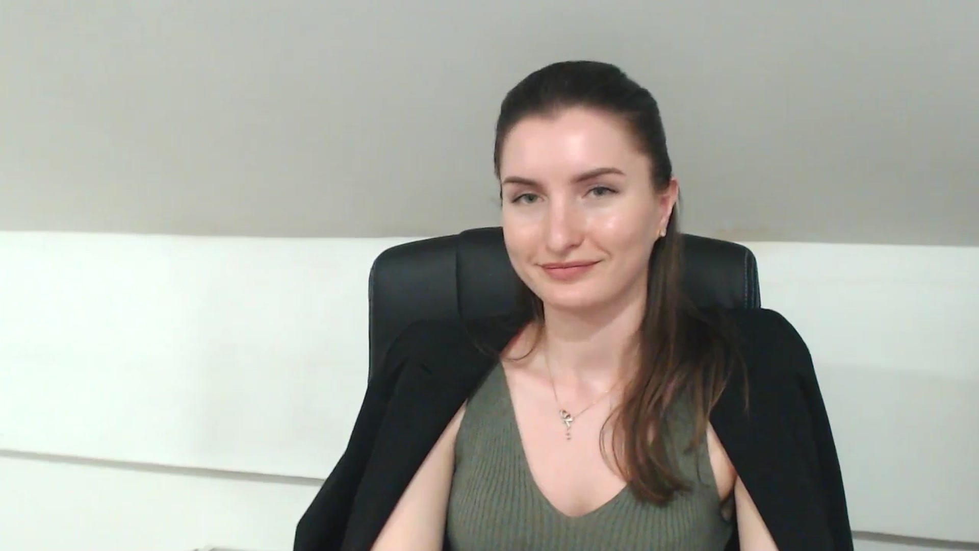 Gallery image thumbnail from EmilysBack's myfreecams stream on, 04/30/2025, 19:27 image 14 of 20