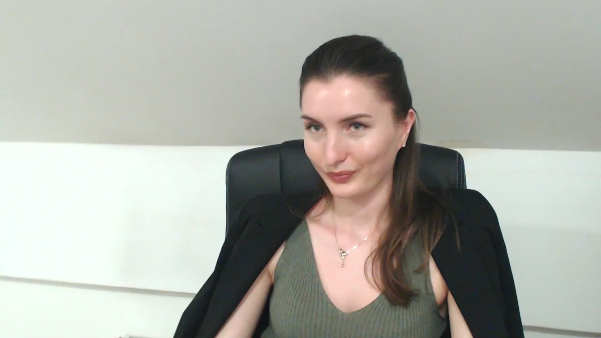 Gallery image thumbnail from EmilysBack's myfreecams stream on, 04/30/2025, 19:27 image 13 of 20