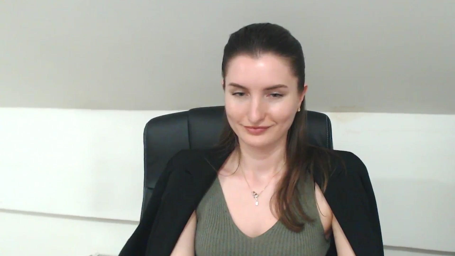 Gallery image thumbnail from EmilysBack's myfreecams stream on, 04/30/2025, 19:46 image 19 of 20