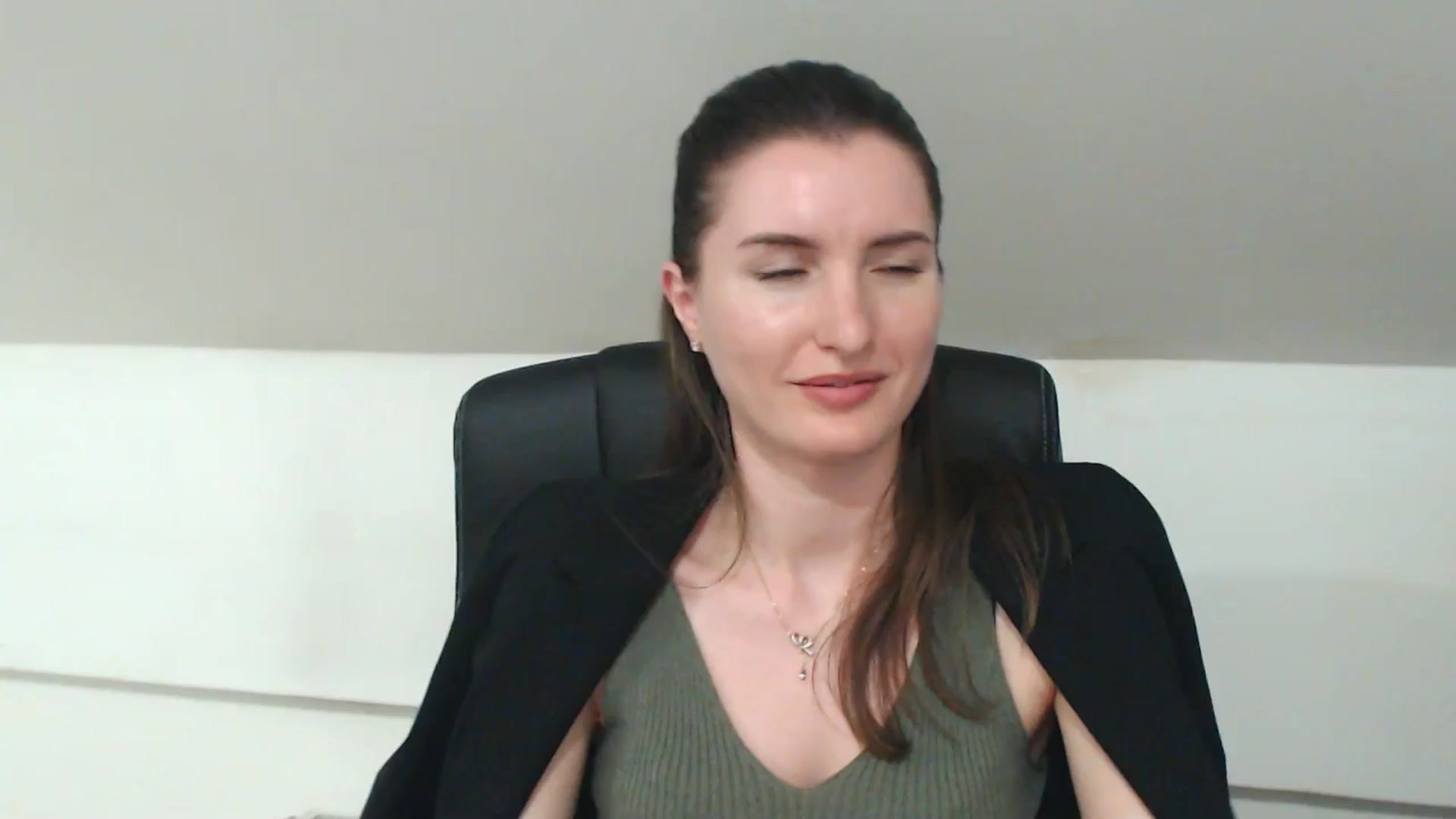 Gallery image thumbnail from EmilysBack's myfreecams stream on, 04/30/2025, 19:46 image 14 of 20