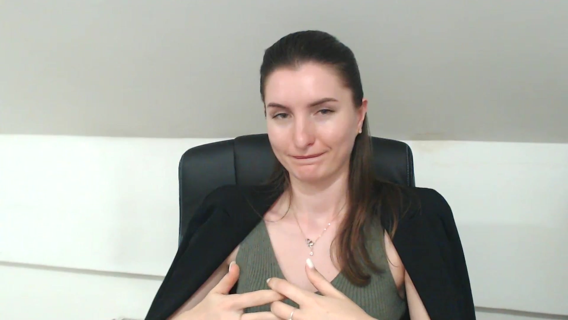 Gallery image thumbnail from EmilysBack's myfreecams stream on, 04/30/2025, 19:46 image 18 of 20