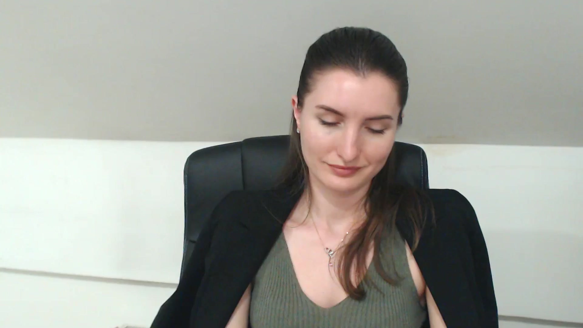 Gallery image thumbnail from EmilysBack's myfreecams stream on, 04/30/2025, 19:46 image 11 of 20