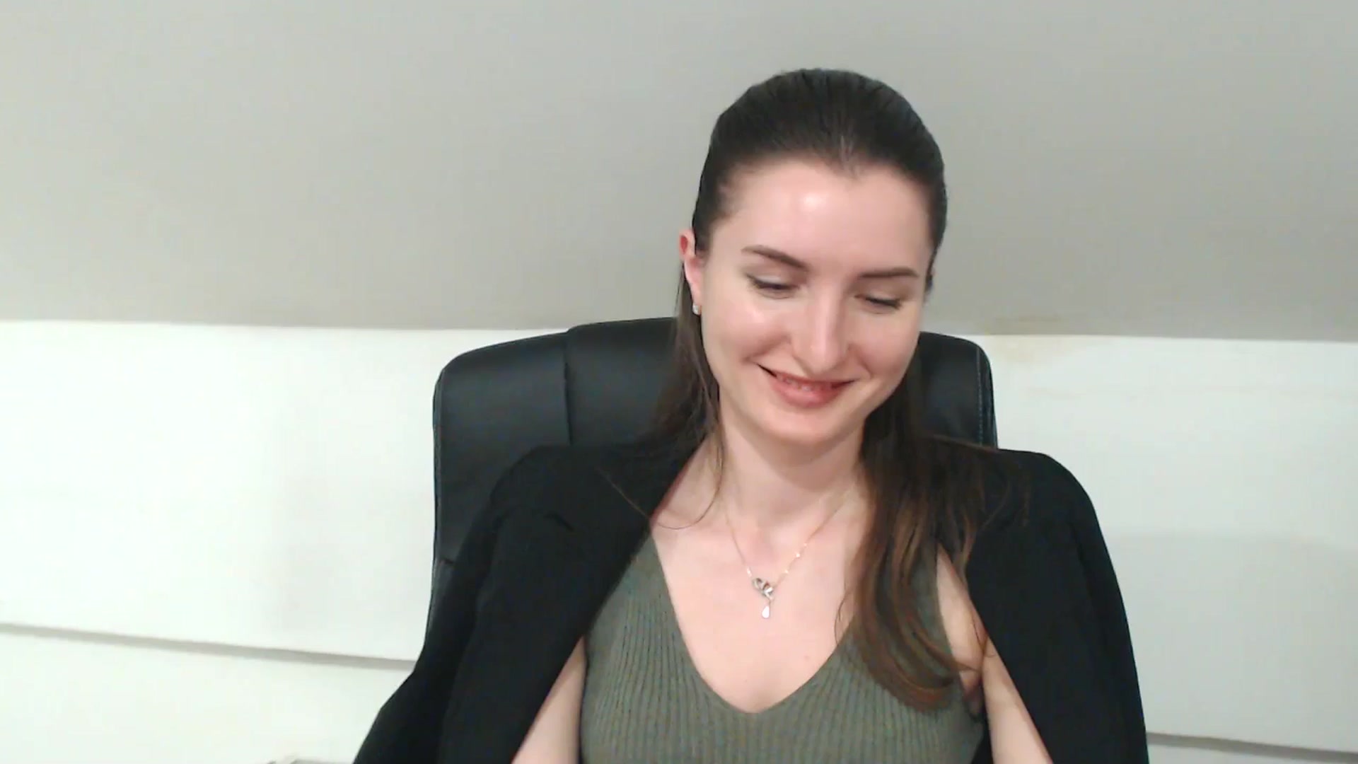 Gallery image thumbnail from EmilysBack's myfreecams stream on, 04/30/2025, 19:46 image 15 of 20