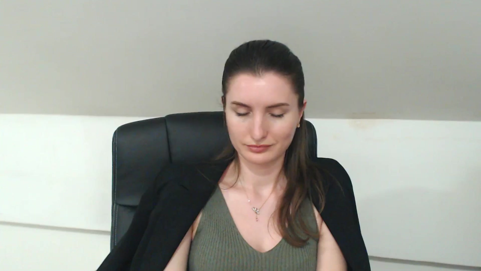 Gallery image thumbnail from EmilysBack's myfreecams stream on, 04/30/2025, 19:46 image 1 of 20