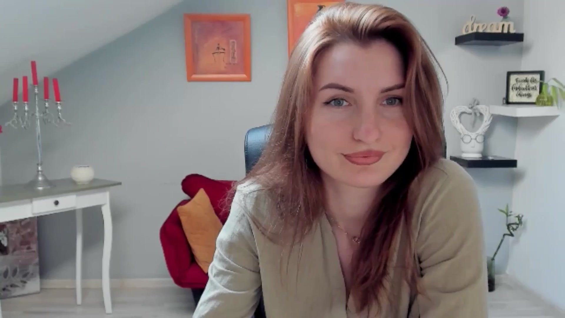 Gallery image thumbnail from EmilysBack's myfreecams stream on, 05/29/2025, 16:48 image 6 of 20