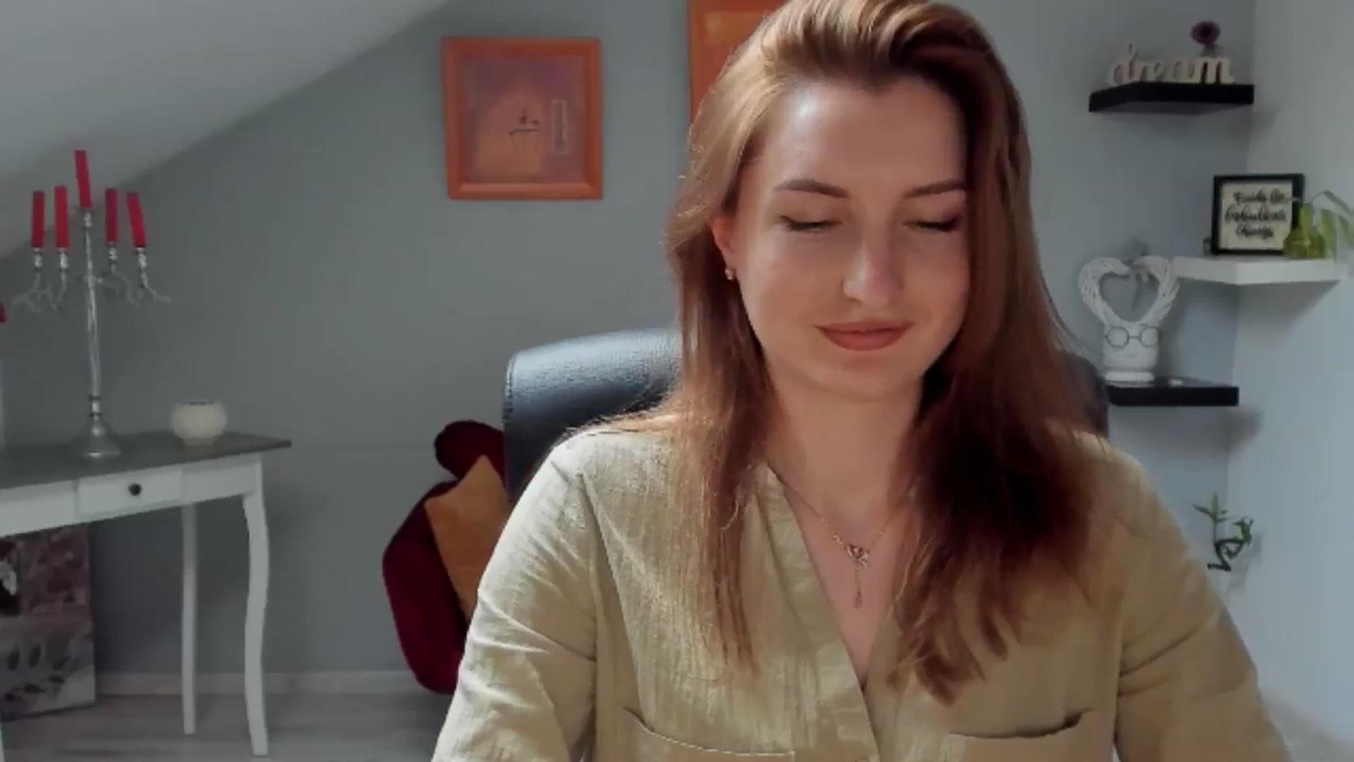 Gallery image thumbnail from EmilysBack's myfreecams stream on, 05/29/2025, 16:48 image 15 of 20