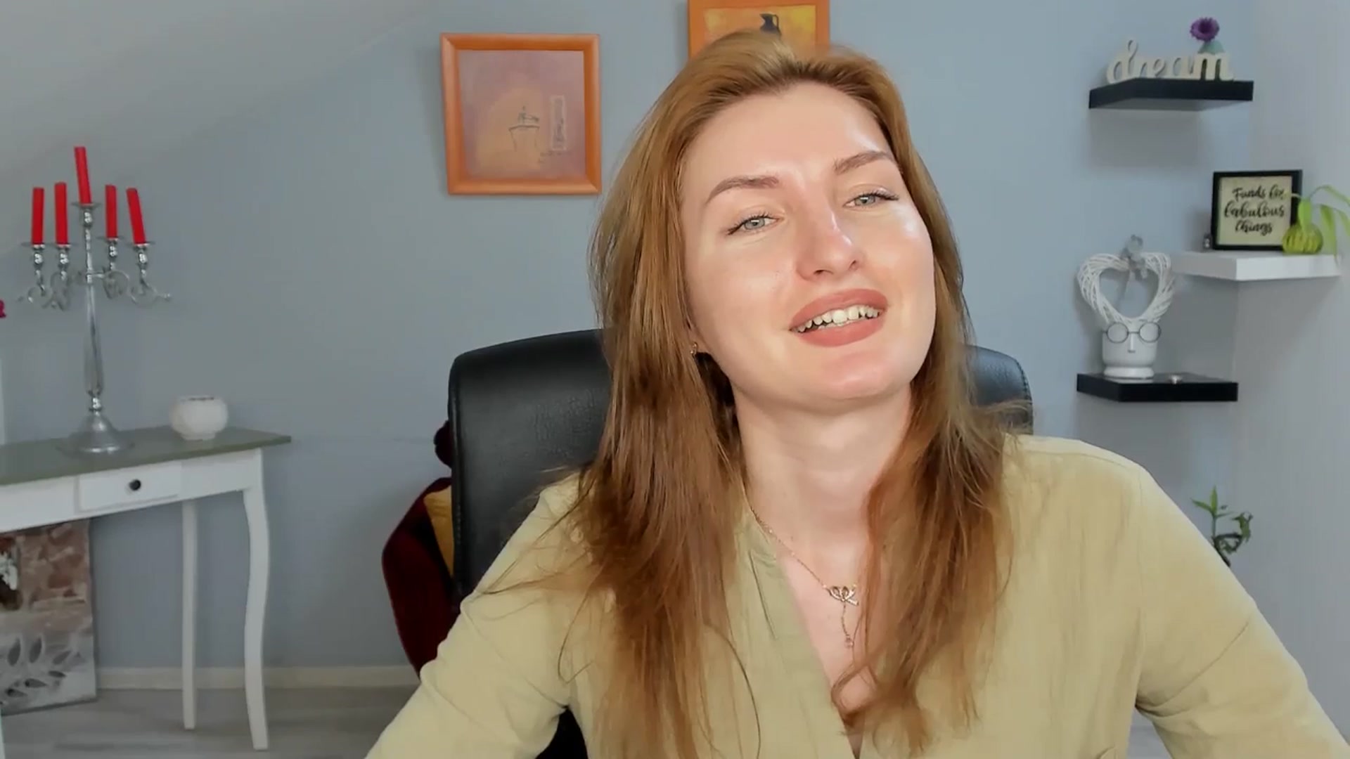 Gallery image thumbnail from EmilysBack's myfreecams stream on, 05/29/2025, 19:01 image 17 of 20