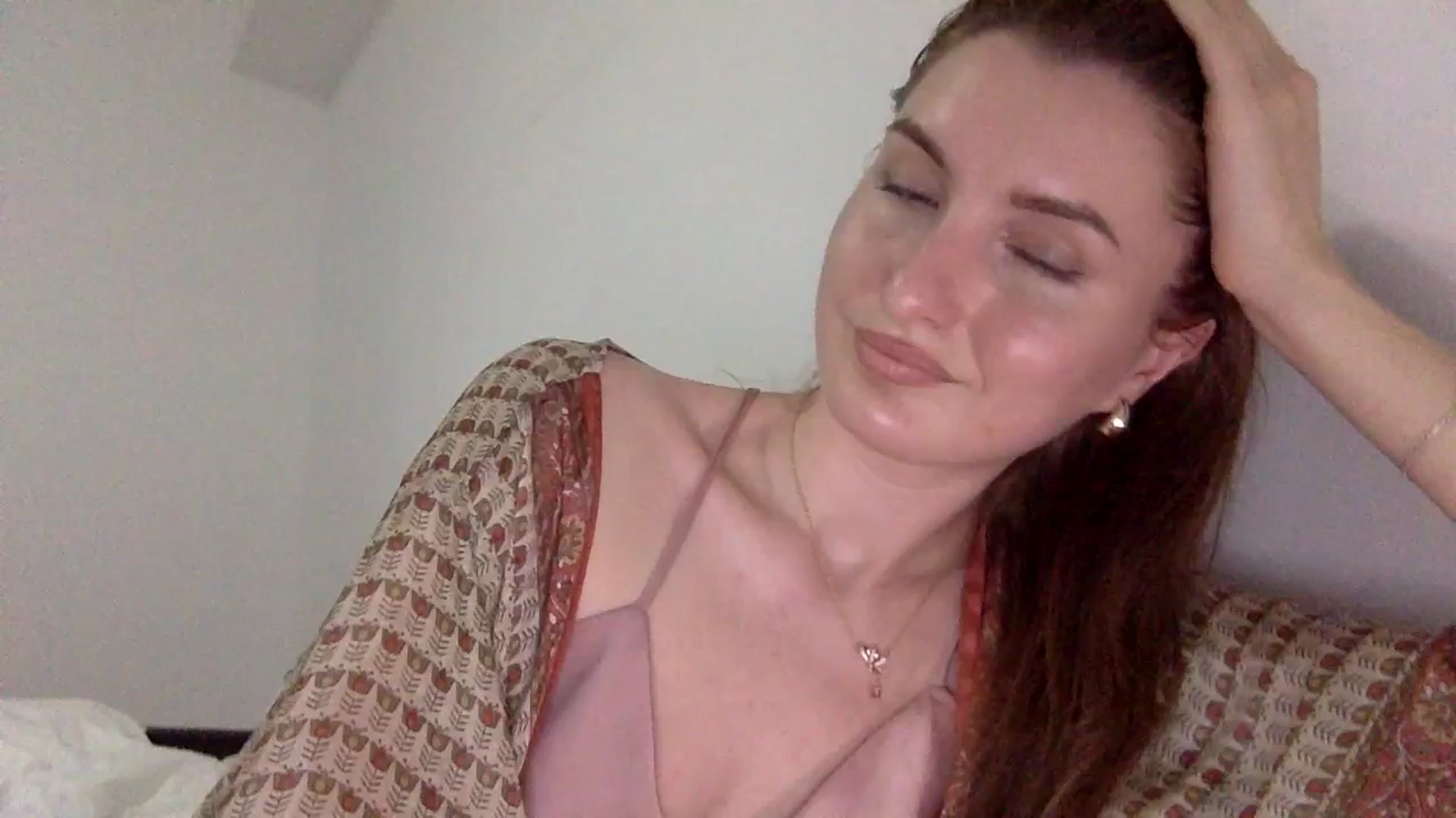 Gallery image thumbnail from EmilysBack's myfreecams stream on, 05/31/2025, 20:15 image 10 of 20
